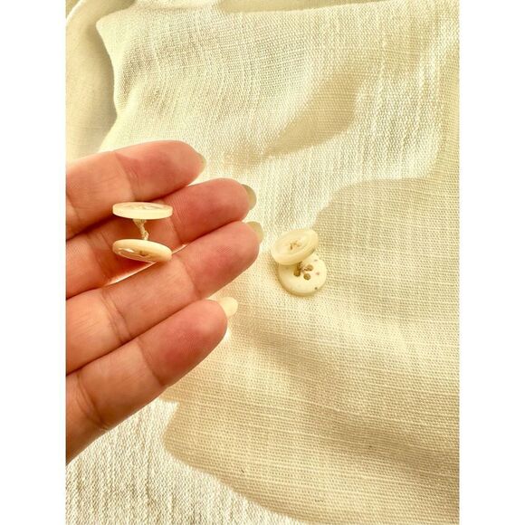 Ivory / cream buttons women’s cufflinks - Picture 2 of 2